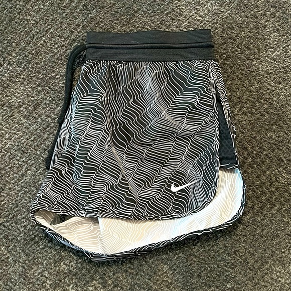 Nike Dri-Fit Elastic Drawstring Running Shorts - Picture 8 of 8